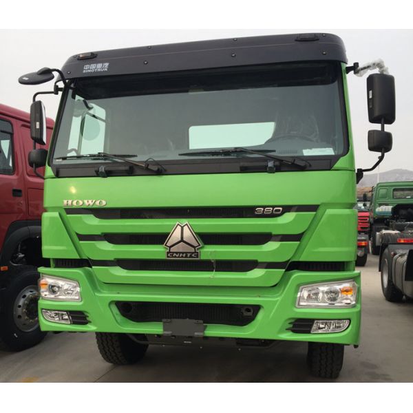 Capacity 25 - 40 Tons Cargo Truck Chassis SINOTRUK HOWO ZZ1257N4641W TR691 Tyre
