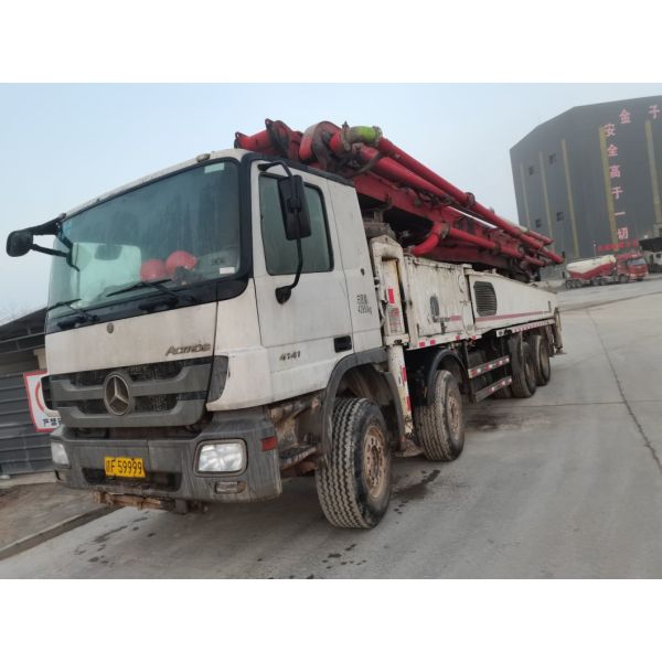 2.6mm Vibrating Amplitude Cylinder Type Putzmeister Concrete Pump 56m on Promotion