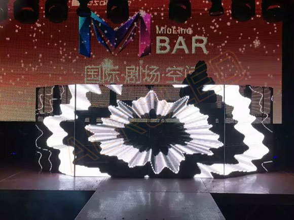 6000CD/M² SMD1921 7mm Pixel Transparent LED Billboard
