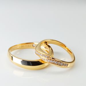 Quality Wavy Exquisite Technology 0.012ct 18k Diamond Wedding Band for sale