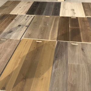 Distressed Wide Plank Walnut Oak Engineered Flooring Three Layer Bedroom Wood