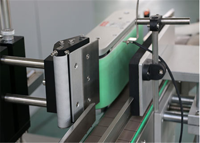 Vertical Round Can Automatic Labeling Machine High Capacity 50 - 200b / Min