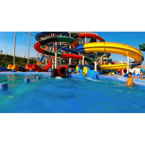 Swimming Pool Equipment Small Spiral Slide For Commercial Outdoor Playground