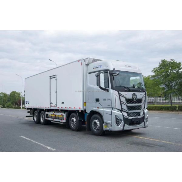 Foton 8.5m 3 Axis 6x2 Refrigerated Box Truck Gasoline Fuel Type Euro 4