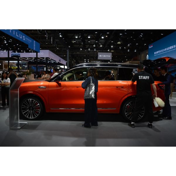 Radar Front 4 Rear 2 AITO M9 2024 Extended Range 5-door 6-seater SUV Electric Cars