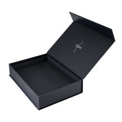 ODM PMS Clothes Packaging Box Apparel Paper Cardboard Box Foil Stamping