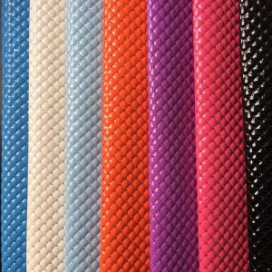 Shiny PU Quilted Leather Fabric Fashionable Multi Application Custom Thickness