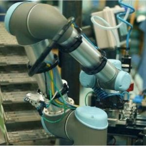 Gluing Robot Of UR5e Cobot With 6 Axis Robotic Arm For The Auto Gluing As