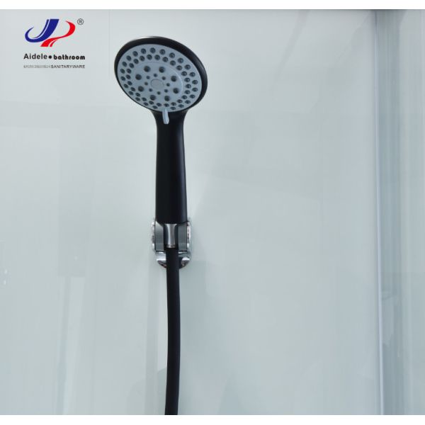 Innovative Design Shower Room With 4/5mm Tempered Glass And Matt Black Frame
