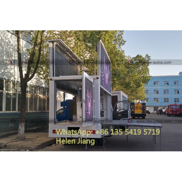 HOWO 4x2 Mobile Stage Truck With LED Billboard