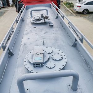 Oil Tanker Truck Gasoline Delivery 4X2 6X4 8X4 17cbm 17000 Liters Fuel Transport