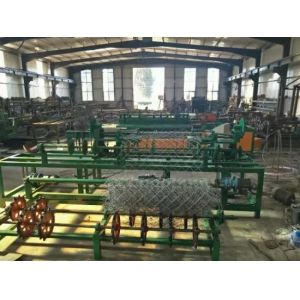High-efficiency, fully automatic chain link fence weaving machine with a width