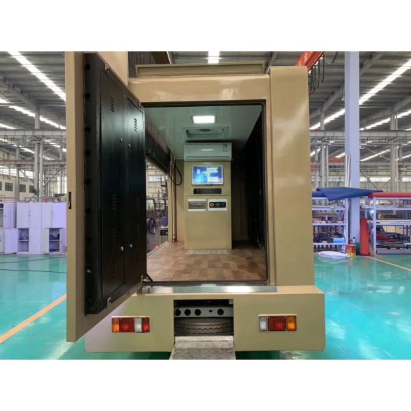 Isuzu Outdoor Mobile LED Screen Advertising Display Billboard Trucks