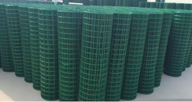 Electric Galvanized Welded Wire Mesh Rolls / Green Mesh Fencing 0.60mm-6.0mm Dia