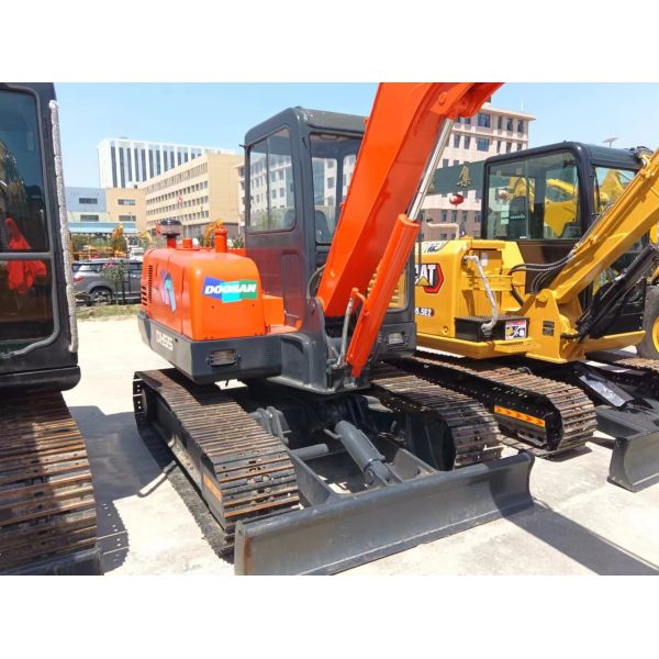 Doosan DH55 5.5TON Excavator at with Original Hydraulic Cylinder and Low Working Hours