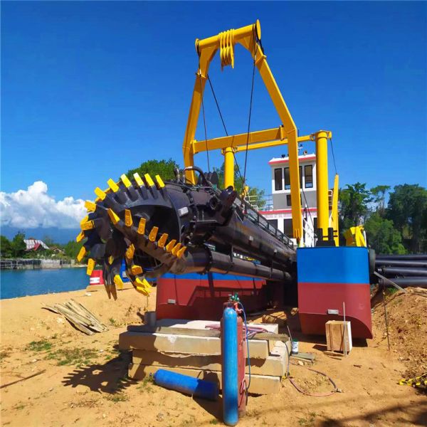 River Dredging with Hydraulic Control Cutter Suction Dredger and Spud Positioning