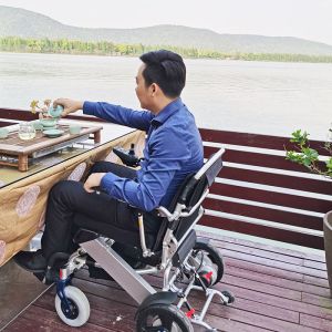 6 Km/H ISO13485 Multifunction Foldable Electric Wheelchair