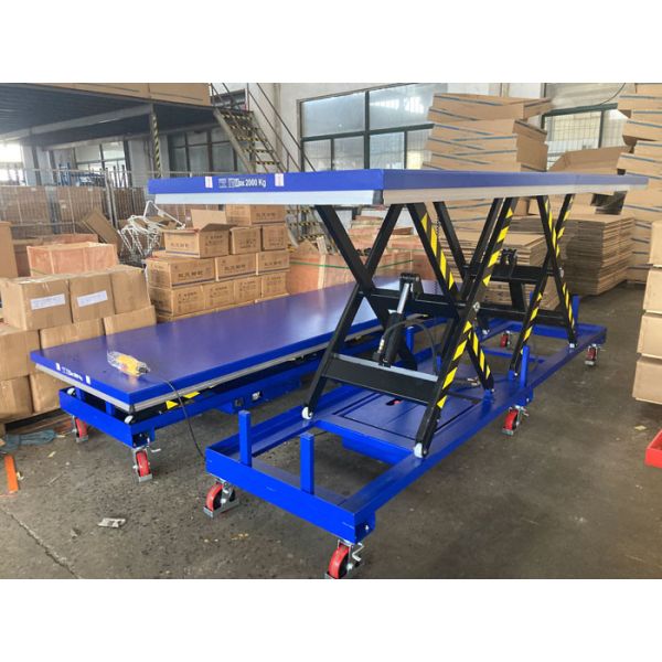 Mobile DC Battery Powered Tandem Scissor Lift Table Transferring Bulky Heavy Item