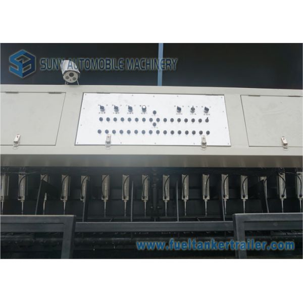 HOWO Road Synchronous Chip Sealer 6000L With ZZ1257M4641W Chassis