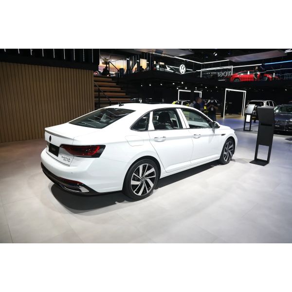 VW Sagitar 300TSI DSG Excellence Edition Gasoline Compact Vehicle 5-Seats Sleek Design