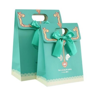 Buy Beauty Products Recycled Paper Gift Bags Paper Bag With Ribbon Recyclable Customized at wholesale prices