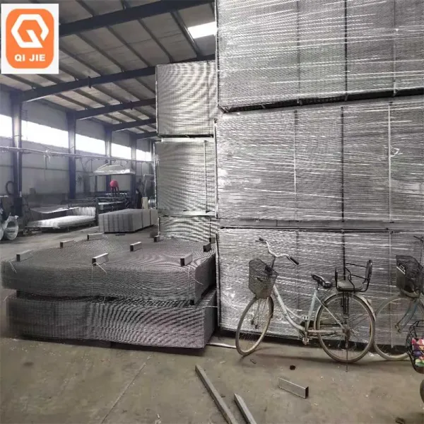 Customized Size Hot Galvanized Iron Roll Welded Wire Mesh for Farm