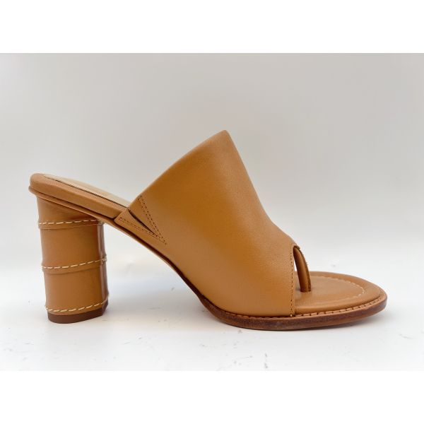 Buy Soft Cow Leather Womens Dress Shoes OEM Tan Open Toe Thong Sandals at wholesale prices