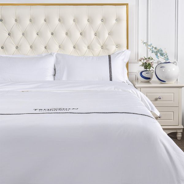 Buy Custom 1.0m Hotel Bedding Sets Embroidered Duvet Cover at wholesale prices