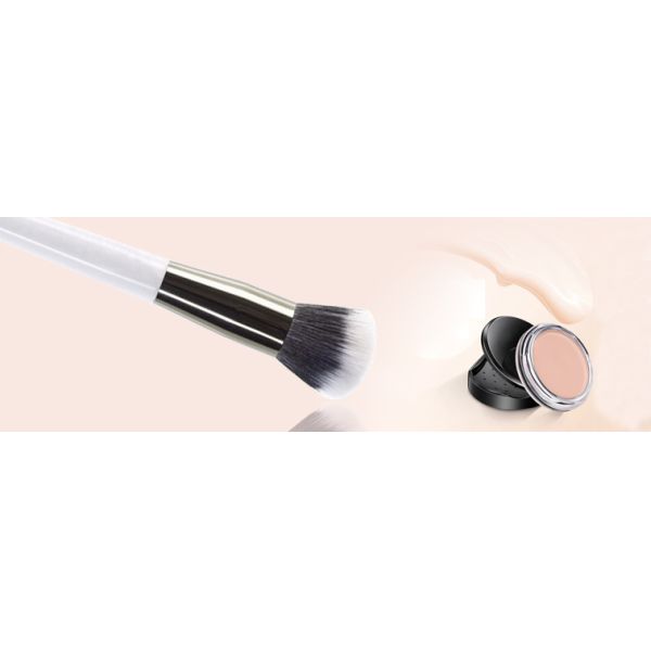 Single Duo Fibre Buffer Makeup Brush With Synthetic Hair And Wooden Handle