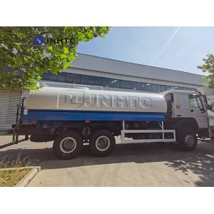 Sinotruk Howo 6x4 Sprinkling Water Tank Truck 351 - 450hp