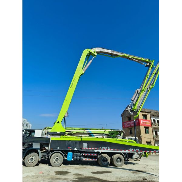 Used Mercedes-Benz Truck Used by Zoomlion&prime;s 52-Meter Concrete Pump Truck
