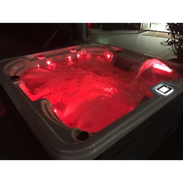 PFDJJ 05 Outdoor Hot Tub Spa 1600 Liter Volume With Colorful Acrylic