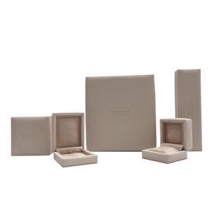 OEM Luxury Pink Jewelry Diamond Packaging Box With Outer Packing