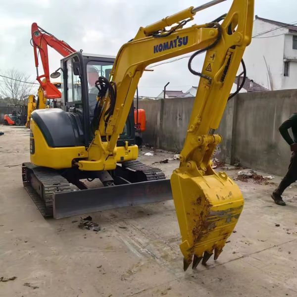 Used Mini PC40 Komatsu Backhoe Excavator 4ton For Used Earth Moving Machinery Digger