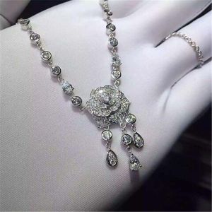 Piaget full diamonds rose necklace of 18kt gold with yellow gold or white gold