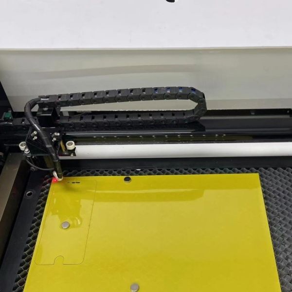 Buy Daqin C02 Mobile Screen Protector Laser Cutting Machine OEM at wholesale prices