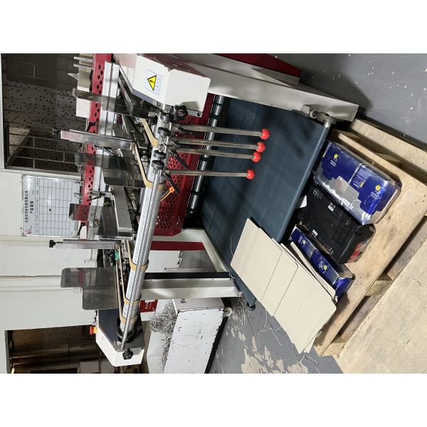 Double Flaps Closure Wine Gift Box Packaging PS Tray Laminate Cardboard Material