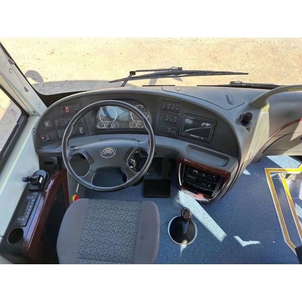 Second Hand Yutong Commuter Bus 33 Seats Euro 3 Passenger Transportation