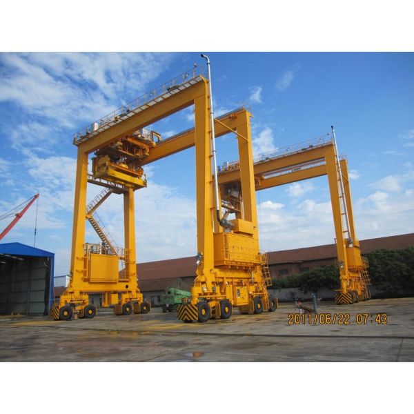 RTG Rubber Tyre Container Gantry Crane 20 T 25 T For Port