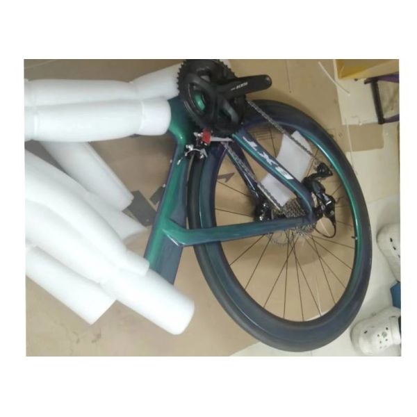 Aero Racing Carbon Road Bike 700C Hydraulic Disc Brake