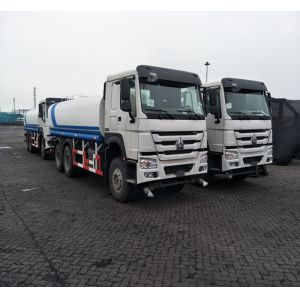Euro II Emission Street Water Spray Truck , 6x4 Sprinkler Water Tank Truck