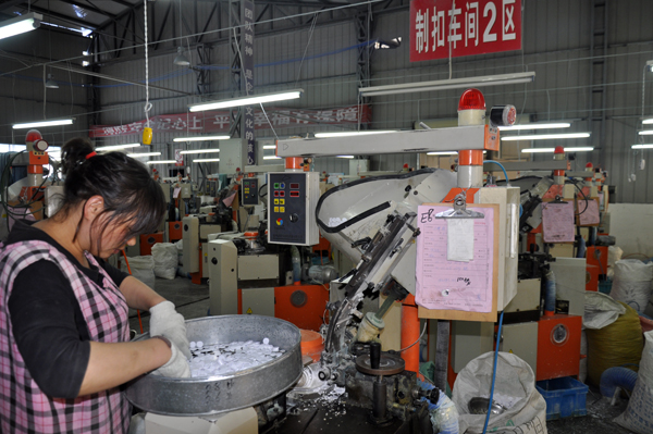 wholesale popular new design polyester button with arabesquitic