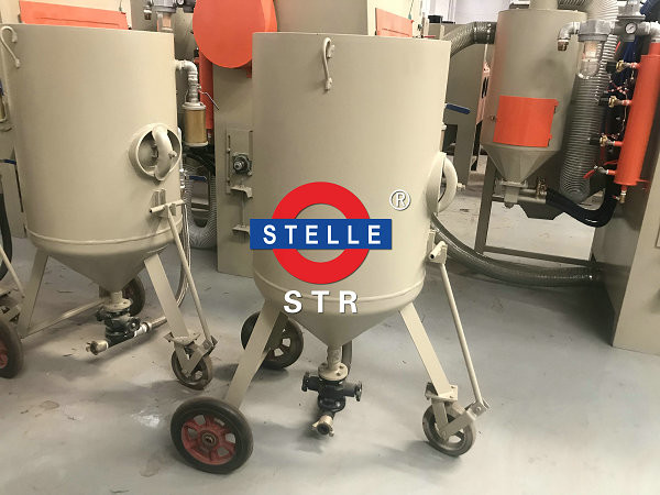 Quality Commercial Portable Sand Blasting Machine Remove Abrasive Burrs Residue for sale