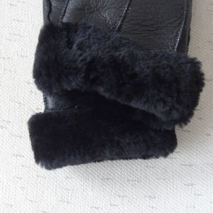Wholesale men and women winter warm sheepskin gloves mittens