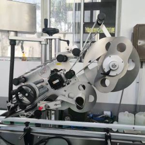 Seasoning Flat Surface Sticker Labeling Machine With High Precision And Flat