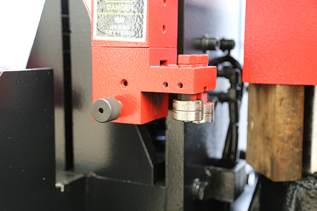 Red Black Metal Cutting Band Saw Customized Horizontal Metal Cutting Band Saw