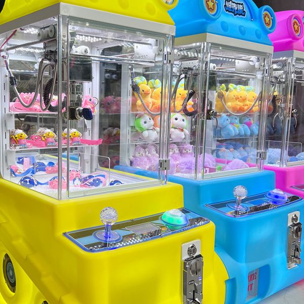 High Quality Children Game Machine Gift Claw Machine Mini Claw Machine Toy For Kids