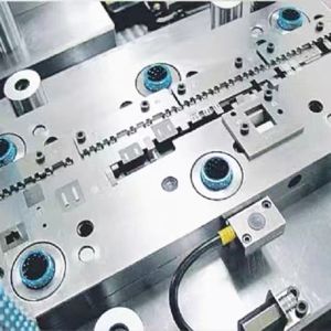 Precision Connector Injection Molding S136 H13 Terminal Metal Plastic Housing