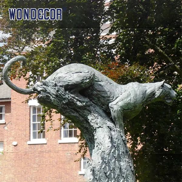 Outdoor metal wildlife decoration, life-size bronze leopard sculpture