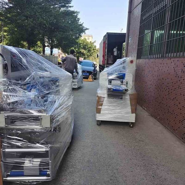 Dose Liquid Filling Small Wet Tissue Lens Wipe Automatic Making Packing Machine 2